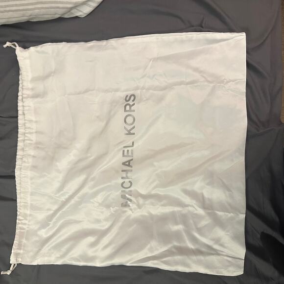 Michael Kors Bedford Signature Flat Crossbody Bag Vanilla NWOT Authentic w/ Dust - Picture 3 of 16